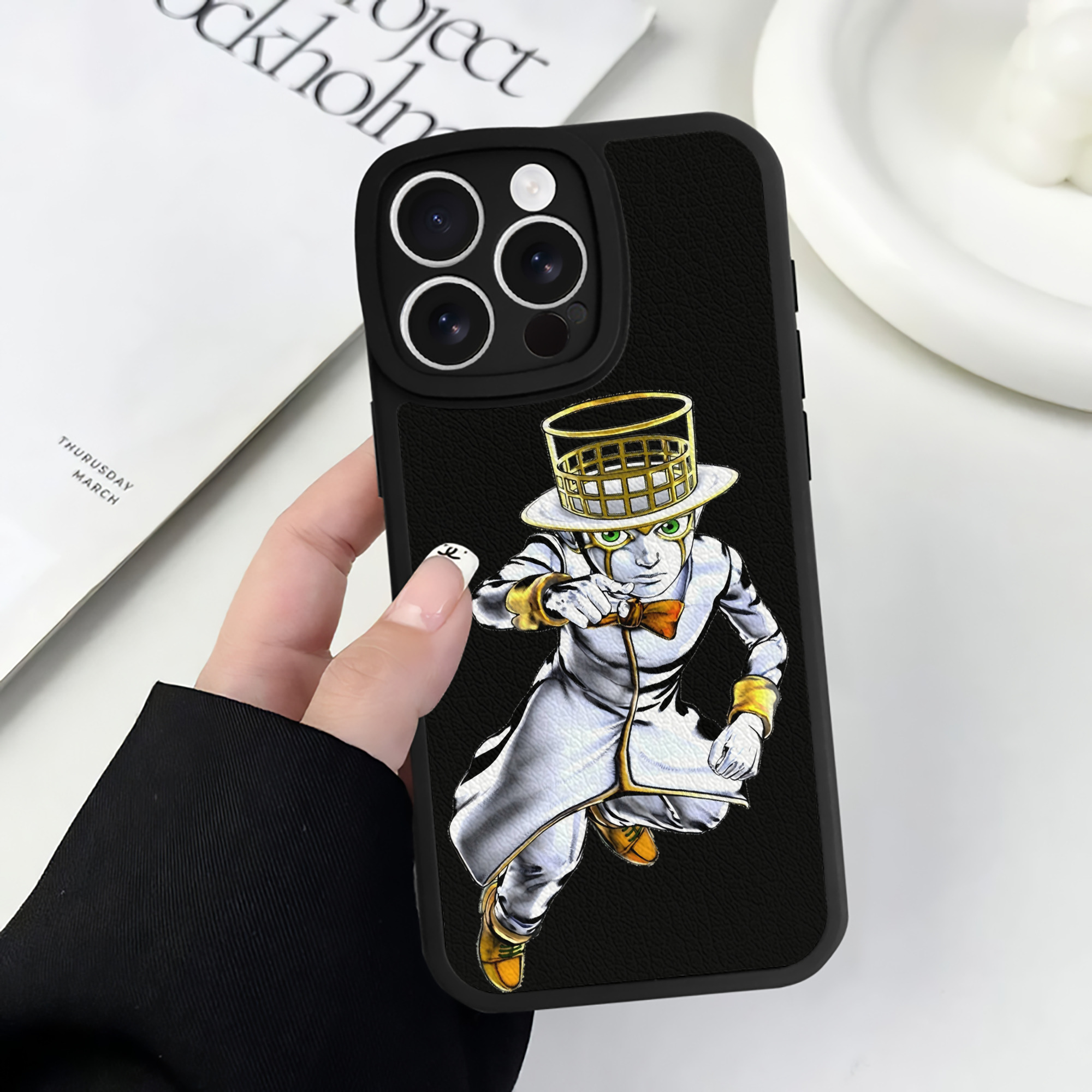 （画像用） ジョジョの奇妙な冒険 岸辺 露伴（きしべ ろはん） JoJo's Bizarre Adventure Rohan Kishibe 【iPhone 16シリーズ対応】シリコンスマホケース（レザー調） 材質：シリコン
